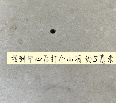 疏附瓷砖空鼓维修公司专业解答在瓷砖铺贴过程中，如果砂料搅拌不均匀，将会带来以下问题
