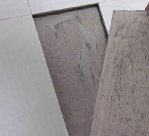 疏附瓷砖空鼓维修公司分享瓷砖铺贴时如果打浆（即涂抹在瓷砖背面和基层上的砂浆或瓷砖胶）过少，会带来以下问题